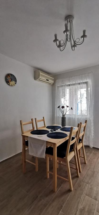 Vacation Home Kovachnica Vrbnik Esterno foto