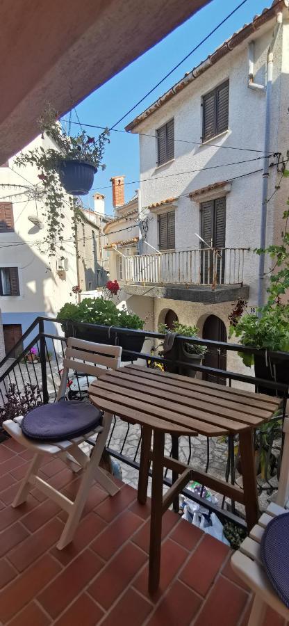 Vacation Home Kovachnica Vrbnik Esterno foto